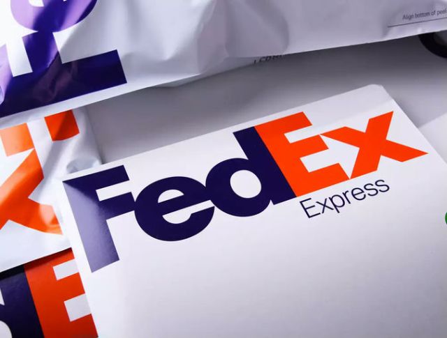 Працівник поштового складу FedEx: Łomianki (біля Варшави)